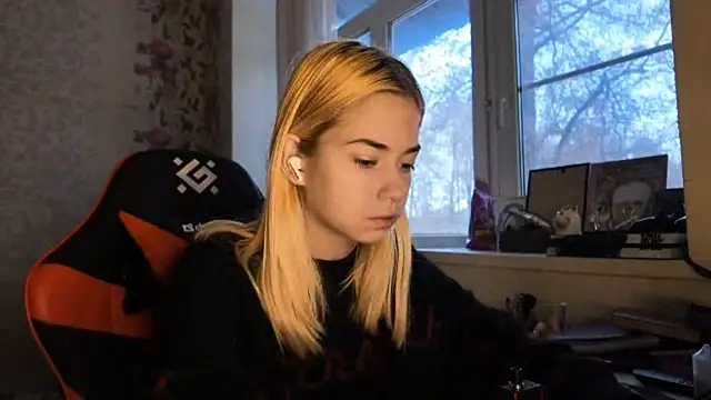 Snapshot of Witching_Moon chatting on 25, 11, 2025 Witching Moon online show from 25, 11, 2025