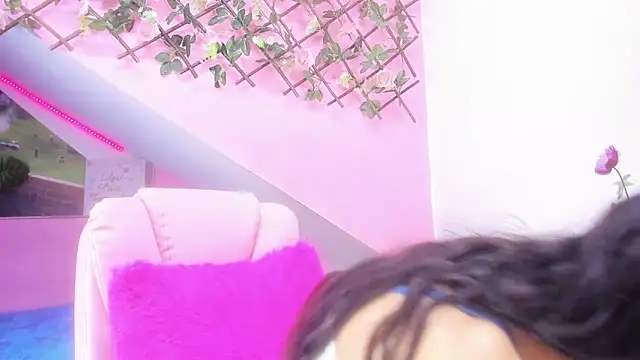 Snapshot of mikaela303av chatting on 30, 10, 2025 mikaela303av online show from 30, 10, 2025