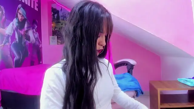 Snapshot of mikaela303av chatting on 31, 10, 2025 mikaela303av online show from 31, 10, 2025