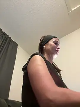 Snapshot of Alona_Brown chatting on 3, 4, 2026 Alona Brown online show from 3, 4, 2026