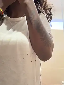 EmilyKisx online show from 22, 10, 2025