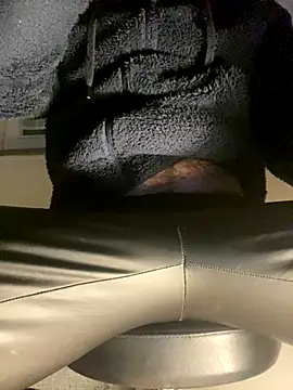 Snapshot of Skeye2 chatting on 2, 12, 2025 Skeye2 online show from 2, 12, 2025