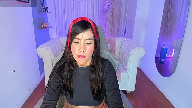 Snapshot of Natalia_Leon8 chatting on 4, 11, 2025 Natalia Leon8 online show from 4, 11, 2025