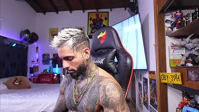 Snapshot of logan_hugh8 chatting on 12, 3, 2026 logan hugh8 online show from 12, 3, 2026