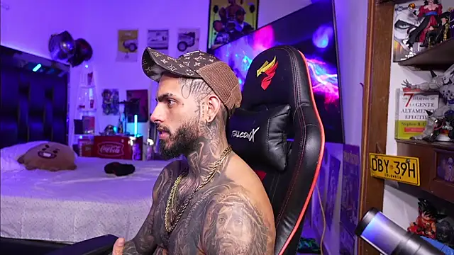 Snapshot of logan_hugh8 chatting on 13, 3, 2026 logan hugh8 online show from 13, 3, 2026