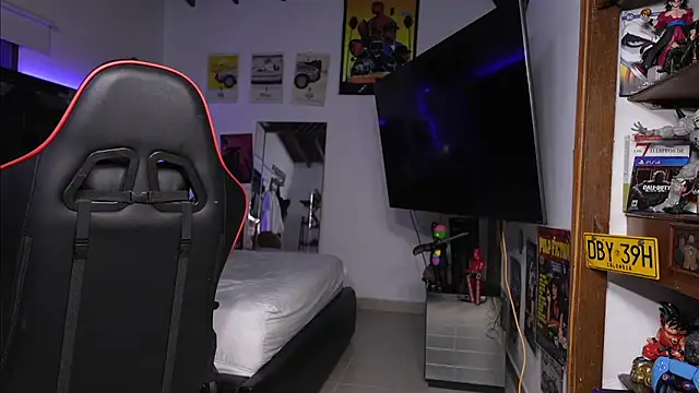 Snapshot of logan_hugh8 chatting on 16, 3, 2026 logan hugh8 online show from 16, 3, 2026