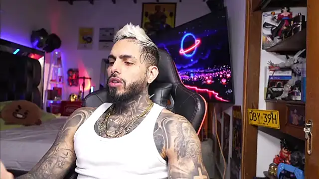 Snapshot of logan_hugh8 chatting on 18, 3, 2026 logan hugh8 online show from 18, 3, 2026