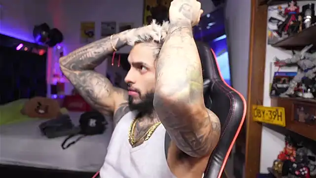 Snapshot of logan_hugh8 chatting on 23, 3, 2026 logan hugh8 online show from 23, 3, 2026