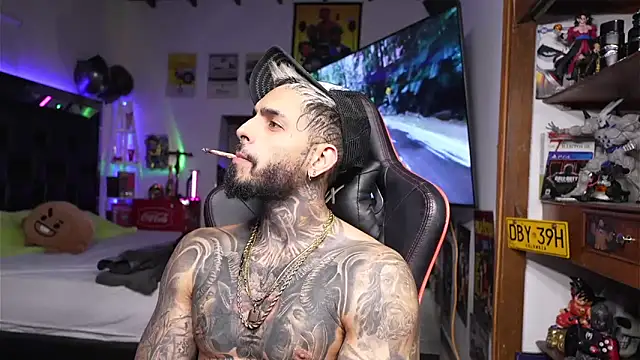 Snapshot of logan_hugh8 chatting on 24, 3, 2026 logan hugh8 online show from 24, 3, 2026