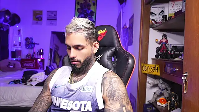 Snapshot of logan_hugh8 chatting on 26, 3, 2026 logan hugh8 online show from 26, 3, 2026