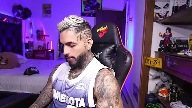 Snapshot of logan_hugh8 chatting on 27, 3, 2026 logan hugh8 online show from 27, 3, 2026