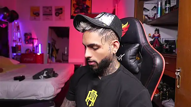 Snapshot of logan_hugh8 chatting on 1, 4, 2026 logan hugh8 online show from 1, 4, 2026