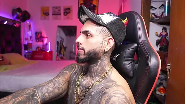 Snapshot of logan_hugh8 chatting on 1, 4, 2026 logan hugh8 online show from 1, 4, 2026