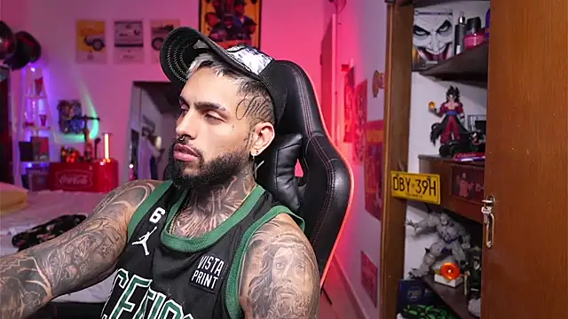 Snapshot of logan_hugh8 chatting on 3, 4, 2026 logan hugh8 online show from 3, 4, 2026