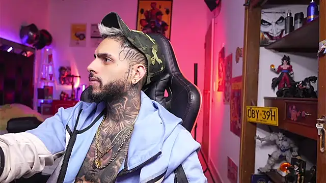 Snapshot of logan_hugh8 chatting on 5, 4, 2026 logan hugh8 online show from 5, 4, 2026