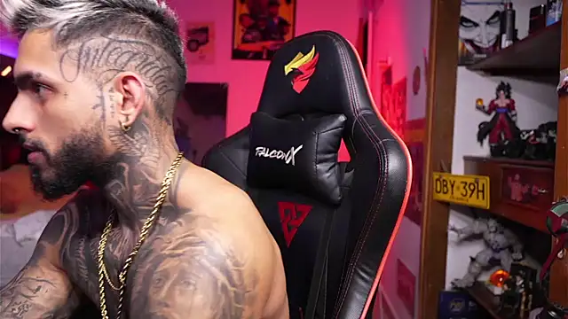 Snapshot of logan_hugh8 chatting on 8, 4, 2026 logan hugh8 online show from 8, 4, 2026