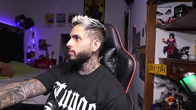 Snapshot of logan_hugh8 chatting on 9, 4, 2026 logan hugh8 online show from 9, 4, 2026