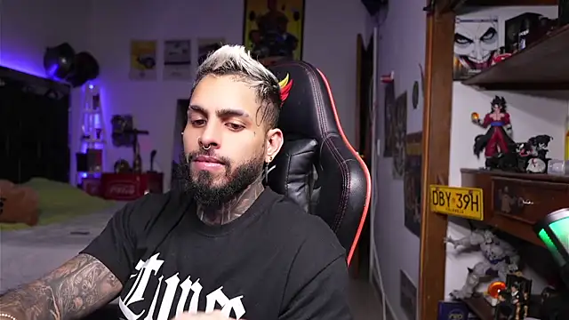 Snapshot of logan_hugh8 chatting on 9, 4, 2026 logan hugh8 online show from 9, 4, 2026