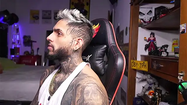 Snapshot of logan_hugh8 chatting on 10, 4, 2026 logan hugh8 online show from 10, 4, 2026