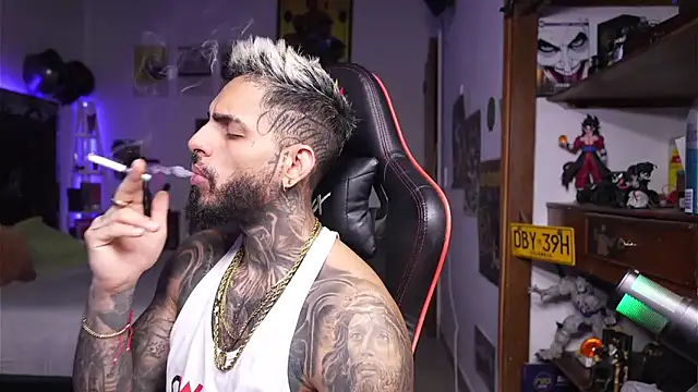 Snapshot of logan_hugh8 chatting on 12, 4, 2026 logan hugh8 online show from 12, 4, 2026