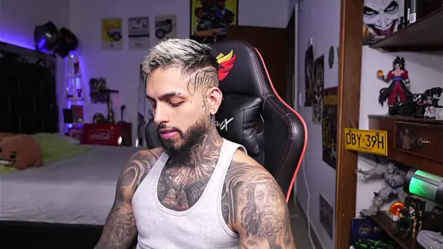 Snapshot of logan_hugh8 chatting on 13, 4, 2026 logan hugh8 online show from 13, 4, 2026