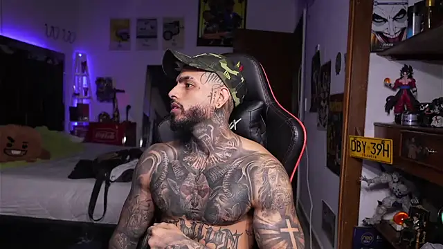 Snapshot of logan_hugh8 chatting on 15, 4, 2026 logan hugh8 online show from 15, 4, 2026