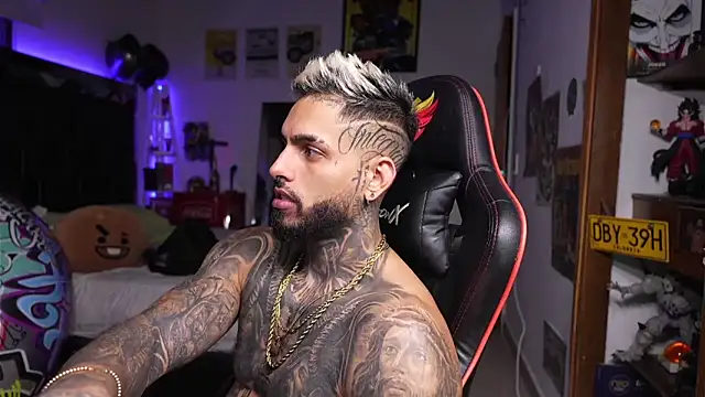 Snapshot of logan_hugh8 chatting on 17, 4, 2026 logan hugh8 online show from 17, 4, 2026