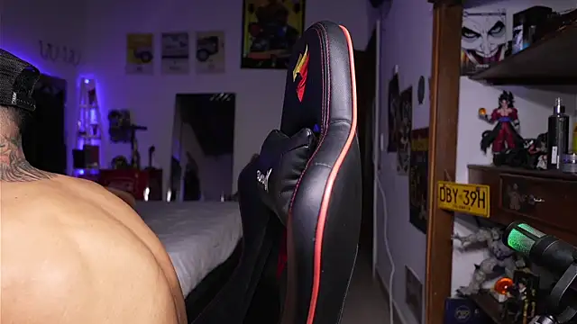 Snapshot of logan_hugh8 chatting on 19, 4, 2026 logan hugh8 online show from 19, 4, 2026