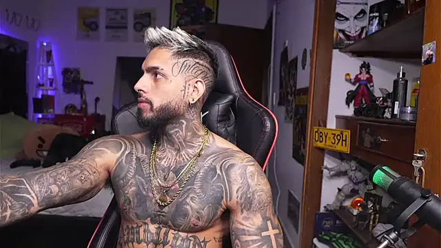 Snapshot of logan_hugh8 chatting on 20, 4, 2026 logan hugh8 online show from 20, 4, 2026