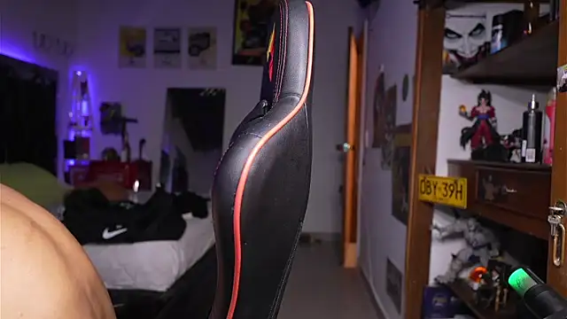 Snapshot of logan_hugh8 chatting on 24, 4, 2026 logan hugh8 online show from 24, 4, 2026