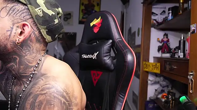 Snapshot of logan_hugh8 chatting on 24, 4, 2026 logan hugh8 online show from 24, 4, 2026