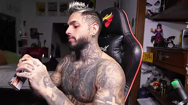 Snapshot of logan_hugh8 chatting on 27, 4, 2026 logan hugh8 online show from 27, 4, 2026