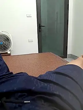 Snapshot of quoc85 chatting on 3, 10, 2025 quoc85 online show from 3, 10, 2025