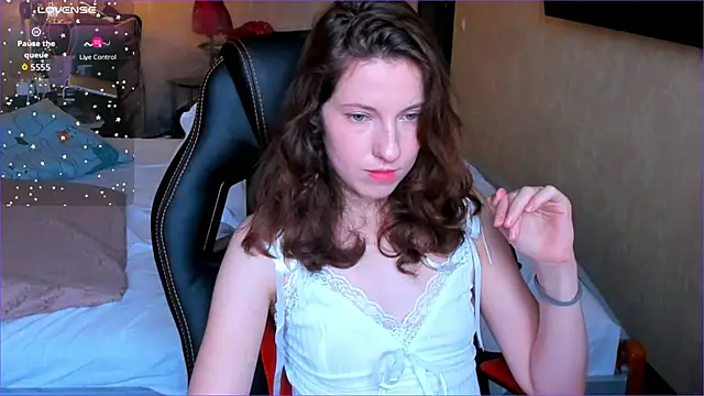 Agata in Wonderland online show from 6, 11, 2025