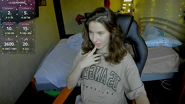 Agata in Wonderland online show from 12, 11, 2025