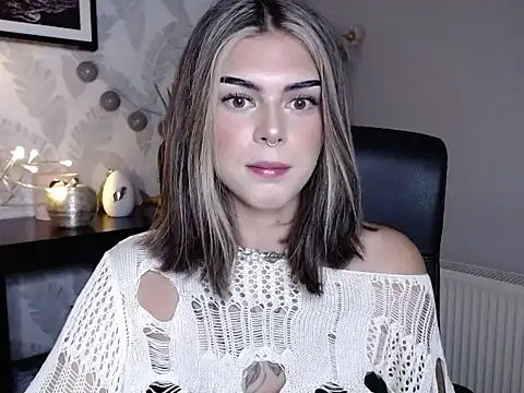 Snapshot of Nova_SIN chatting on 11, 9, 2025 Nova SIN online show from 11, 9, 2025