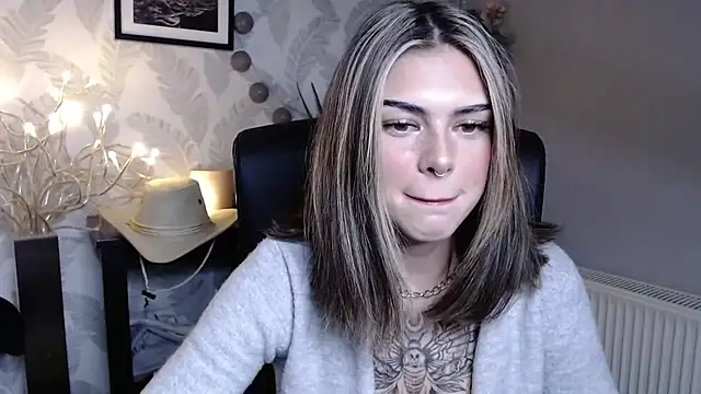 Snapshot of Nova_SIN chatting on 24, 9, 2025 Nova SIN online show from 24, 9, 2025