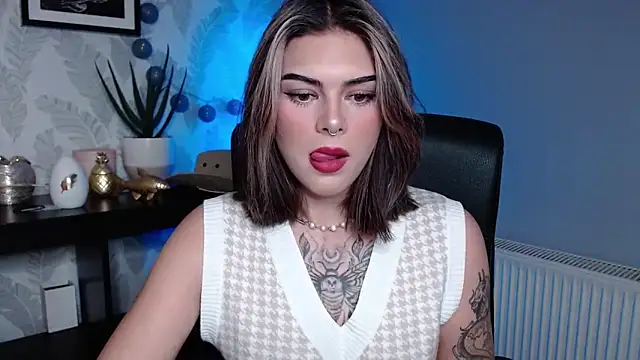 Snapshot of Nova_SIN chatting on 14, 11, 2025 Nova SIN online show from 14, 11, 2025