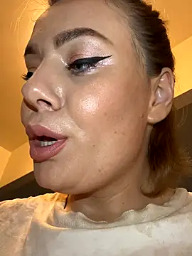 Snapshot of emmasweett11 chatting on 23, 9, 2025 emmasweett11 online show from 23, 9, 2025