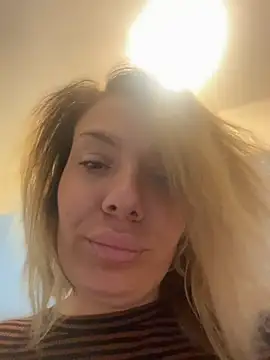 Snapshot of emmasweett11 chatting on 5, 7, 2026 emmasweett11 online show from 5, 7, 2026