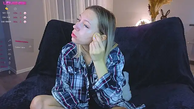 NyxaThorn online show from 25, 10, 2025