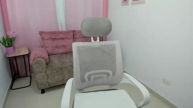 Emiss Jones online show from 20, 10, 2025