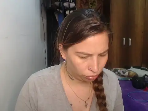 Snapshot of cloequeen15 chatting on 13, 3, 2026 cloequeen15 online show from 13, 3, 2026