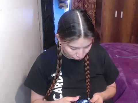 Snapshot of cloequeen15 chatting on 15, 3, 2026 cloequeen15 online show from 15, 3, 2026