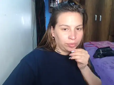 Snapshot of cloequeen15 chatting on 30, 3, 2026 cloequeen15 online show from 30, 3, 2026