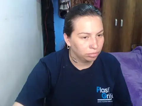 Snapshot of cloequeen15 chatting on 17, 4, 2026 cloequeen15 online show from 17, 4, 2026