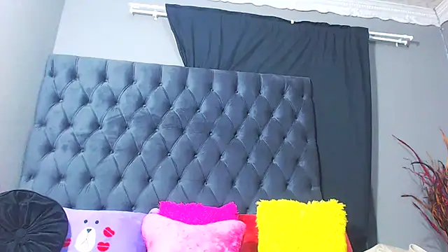 LoloQueen5 online show from 5, 1, 2026