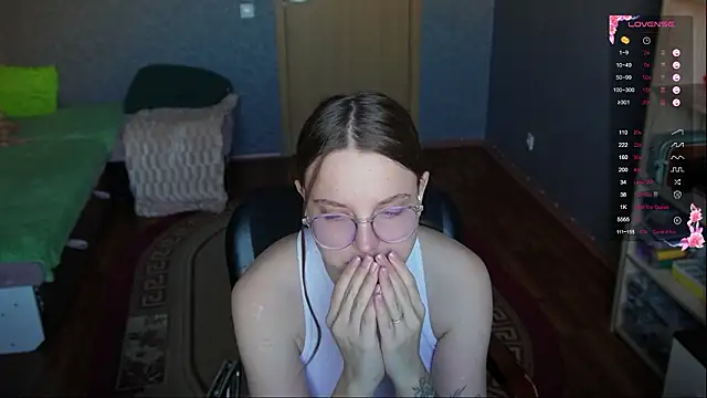 Snapshot of Violetwin chatting on 10, 3, 2026 Violetwin online show from 10, 3, 2026