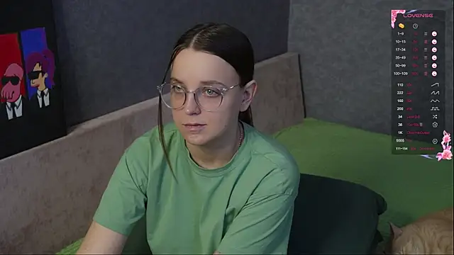 Snapshot of Violetwin chatting on 8, 4, 2026 Violetwin online show from 8, 4, 2026