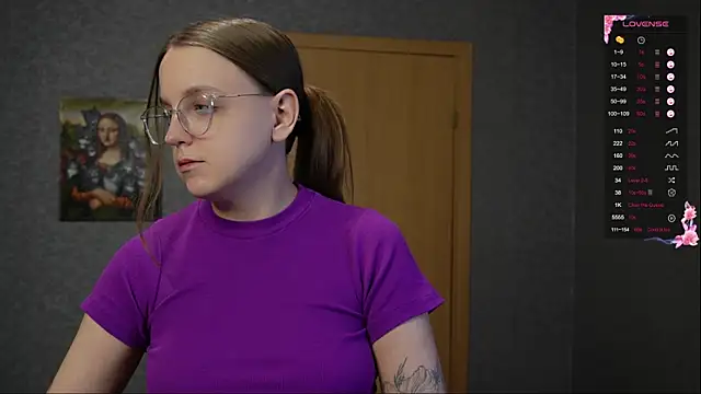 Snapshot of Violetwin chatting on 10, 4, 2026 Violetwin online show from 10, 4, 2026